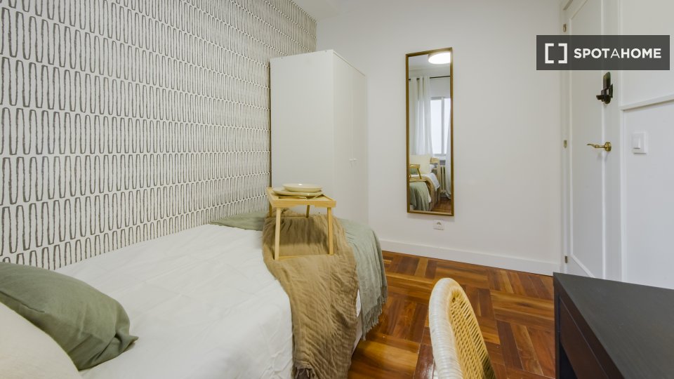 Double room Madrid, 6 beds, 117m² — photo 2
