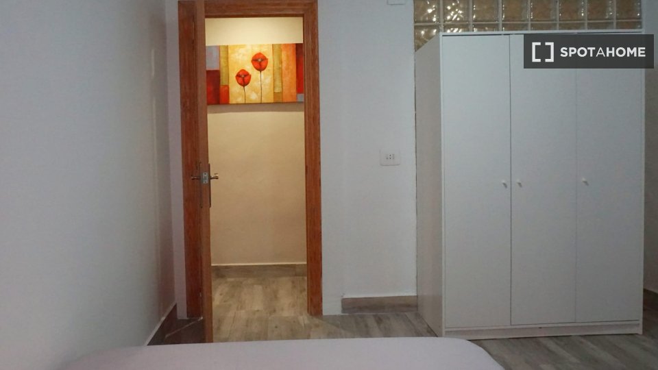 Double room Valencia, 5 beds, 140m² — photo 5