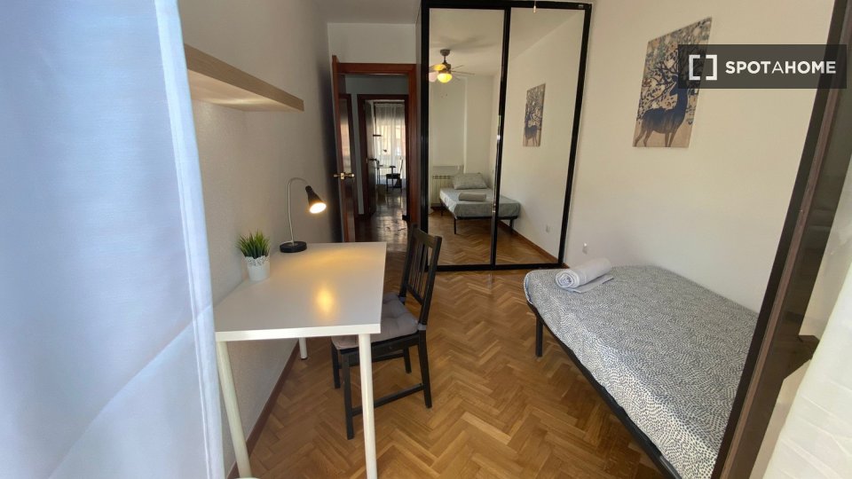 Double room Madrid, 5 beds — photo 4