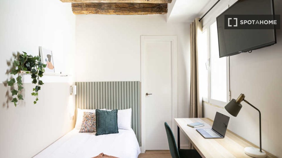 Double room Madrid, 16 beds — photo 30