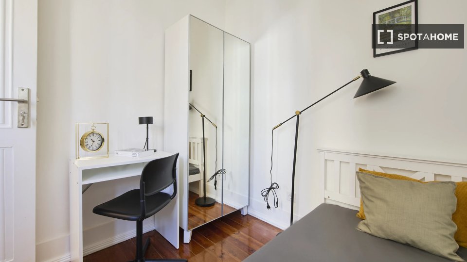 Double room Lisbon, 6 beds — photo 13