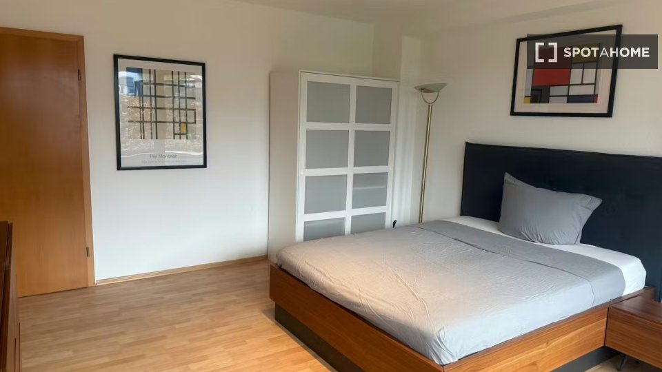 Double room Dusseldorf, 3 beds, 80m² — photo 7