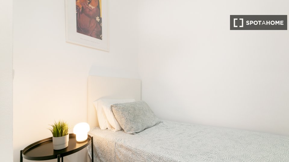 Double room Barcelona, 19 beds, 320m² — photo 26