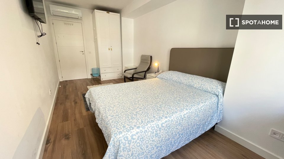 Double room Madrid, 6 beds — photo 17