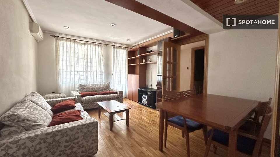 Double room Valencia, 3 beds, 90m² — photo 6