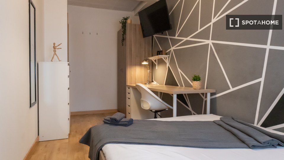 Double room Madrid, 7 beds, 160m² — photo 37