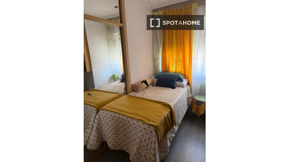 Double room Madrid, 5 beds — photo 2