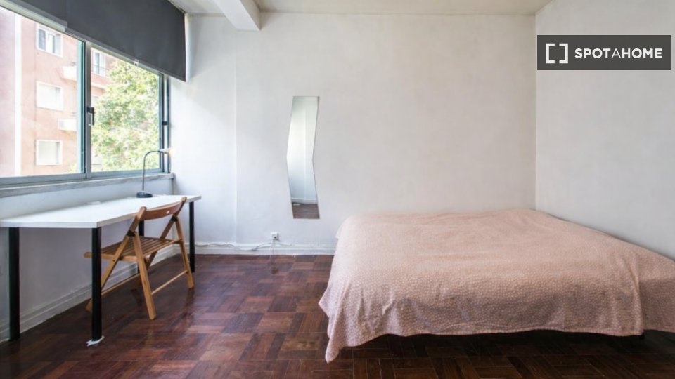 Double room Lisbon, 6 beds — photo 22