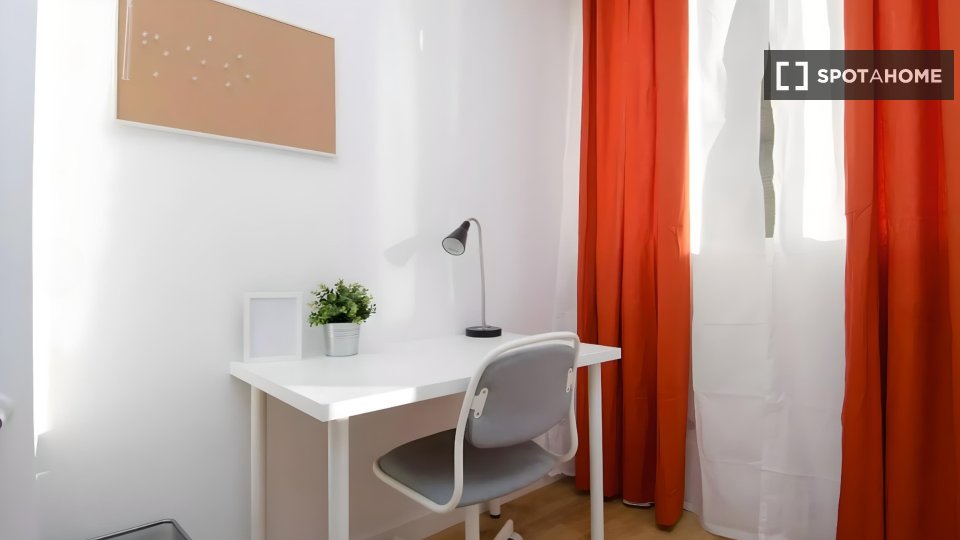 Double room Madrid, 6 beds — photo 43