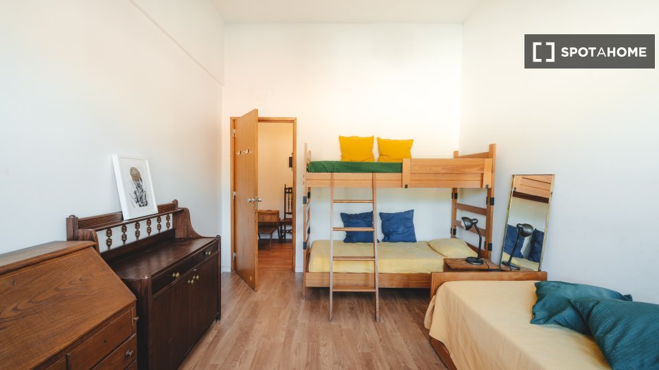 Double room Lisbon, 2 beds — photo 9