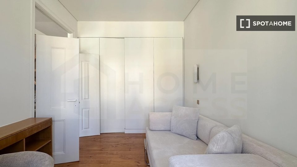 Apartment Lisbon, 3 beds, 180m² — photo 13