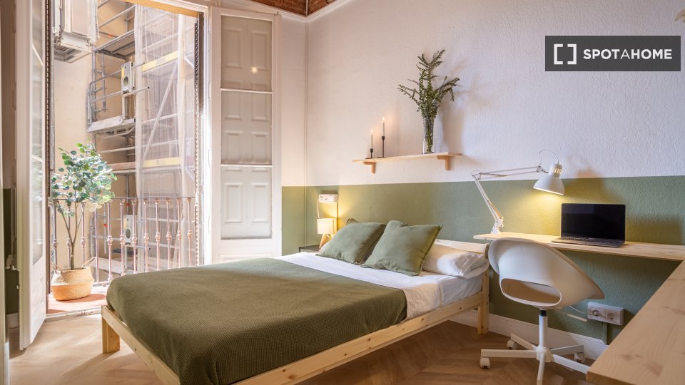 Double room Barcelona, 7 beds, 197m² — photo 4