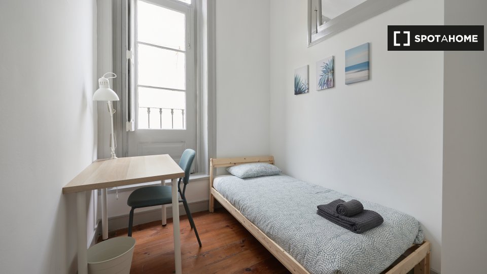 Double room Lisbon, 4 beds — photo 24
