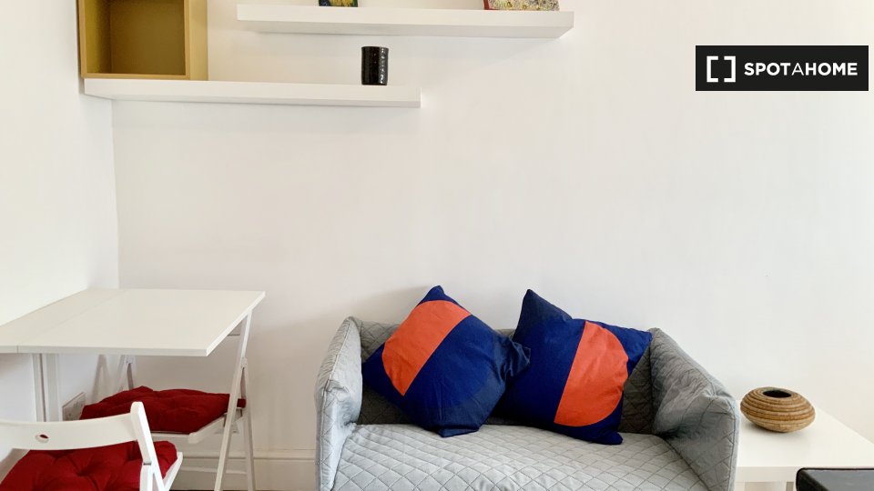 Whole 2bedroom apartment for rent in Edgware, London (ref 453948