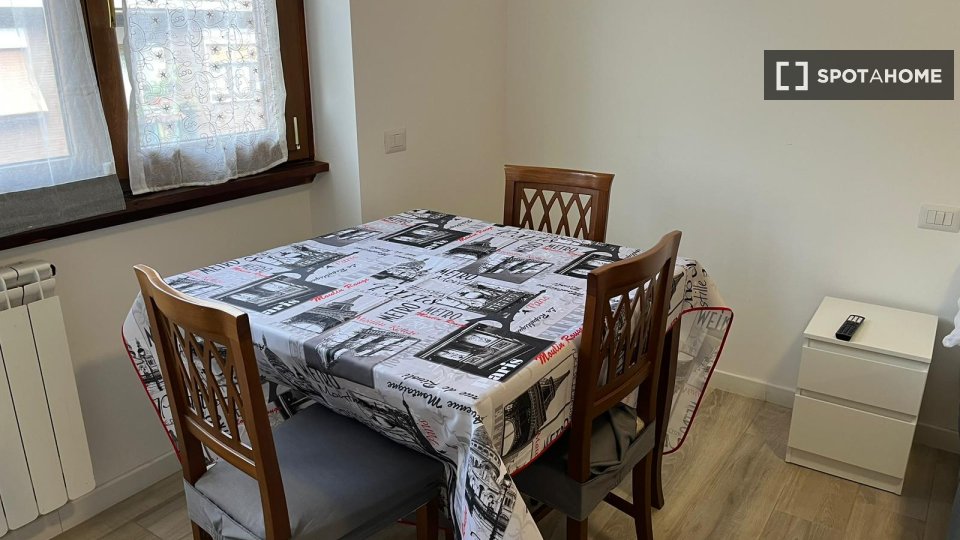 Double room Rome, 3 beds, 90m² — photo 4