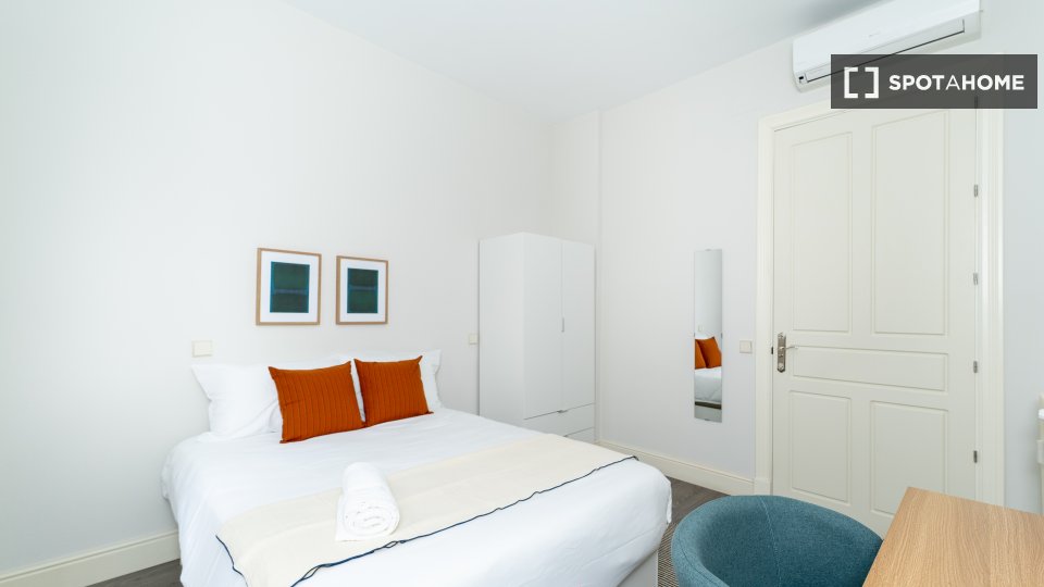 Double room Madrid, 5 beds — photo 13