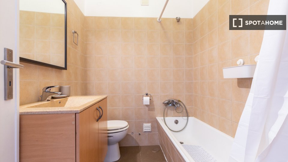 Apartment Lisbon, 3 beds, 100m² — photo 19