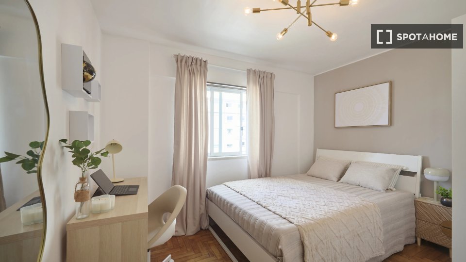 Double room Lisbon, 5 beds — photo 10