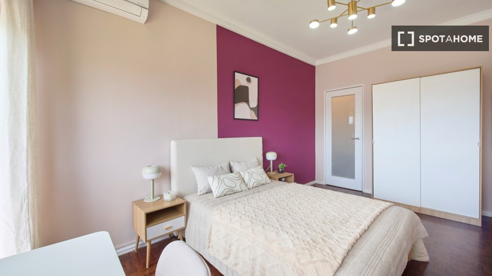 Double room Lisbon, 4 beds — photo 15