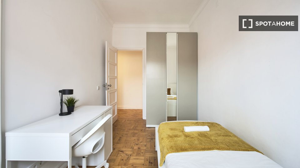 Double room Lisbon, 9 beds — photo 21