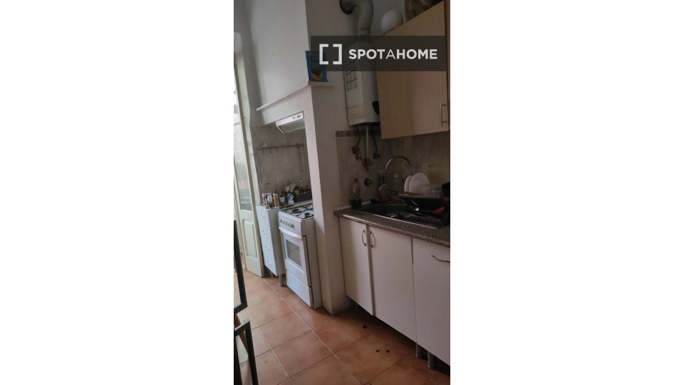 Double room Lisbon, 4 beds — photo 16