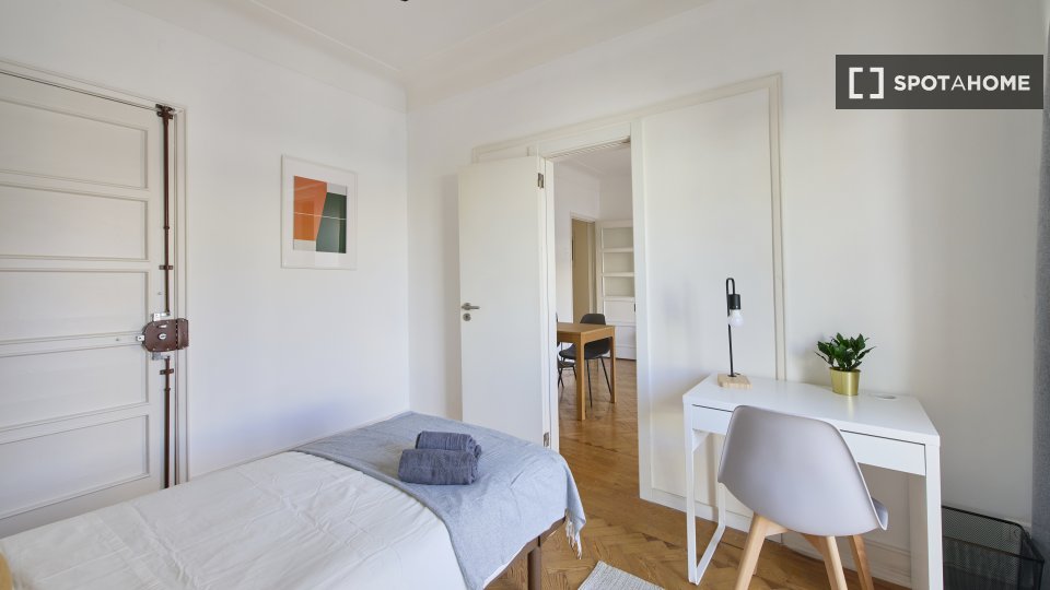 Double room Lisbon, 5 beds — photo 4