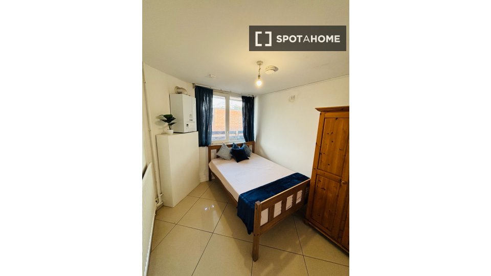 Double room London, 4 beds — photo 16