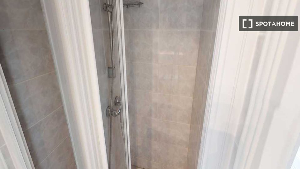 Double room Paris, 6 beds, 120m² — photo 8