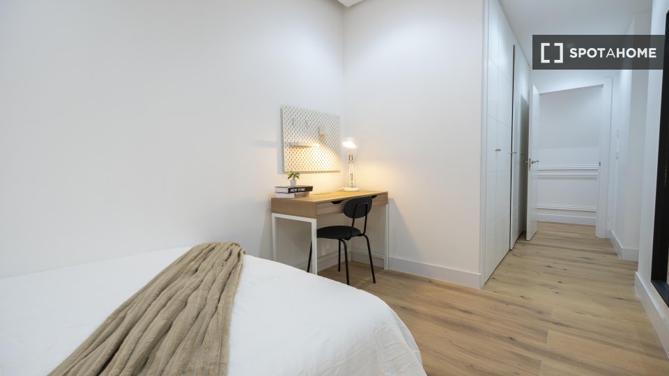 Double room Madrid, 7 beds — photo 25