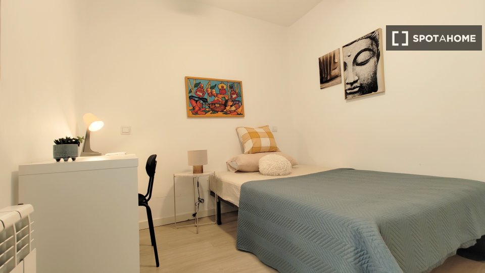 Double room Madrid, 2 beds — photo 7