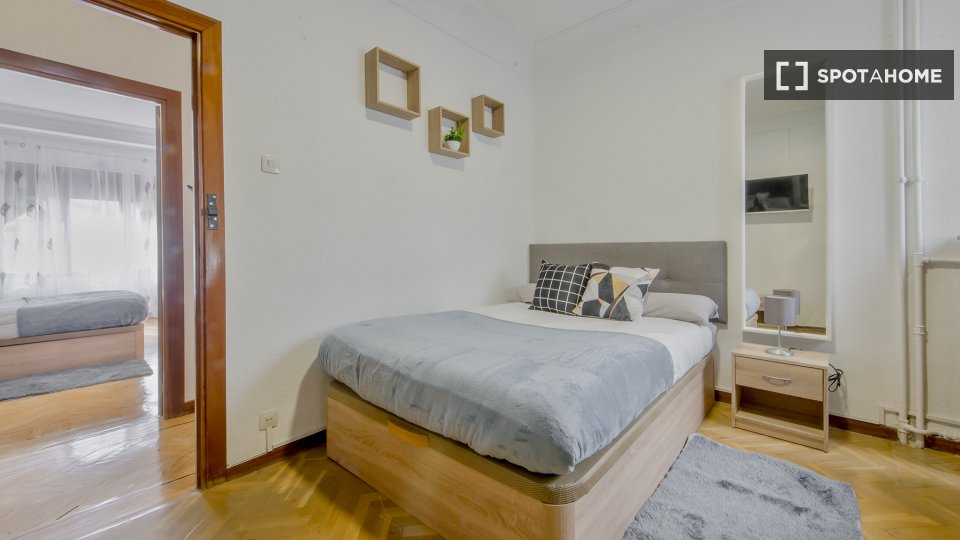 Double room Madrid, 5 beds, 110m² — photo 14