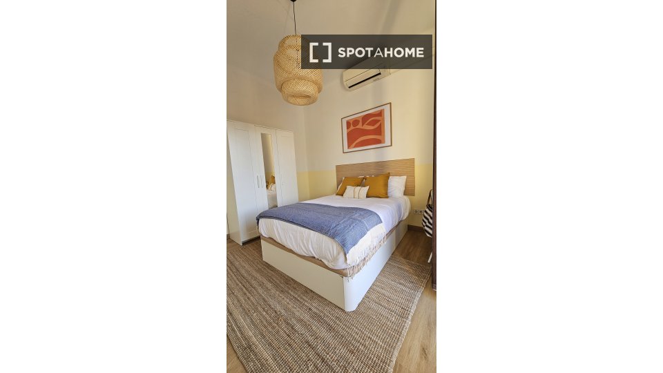 Double room Barcelona, 3 beds, 110m² — photo 14