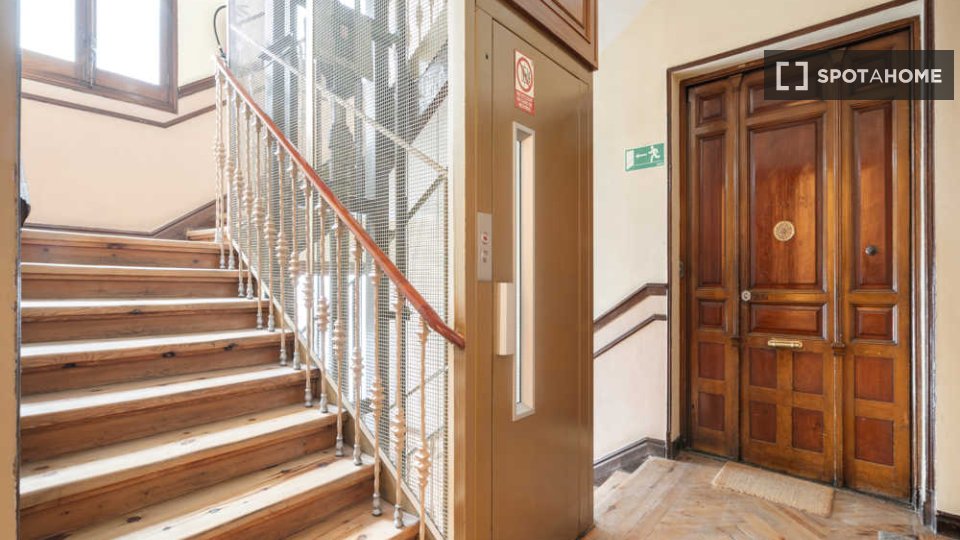 Double room Madrid, 7 beds, 260m² — photo 59