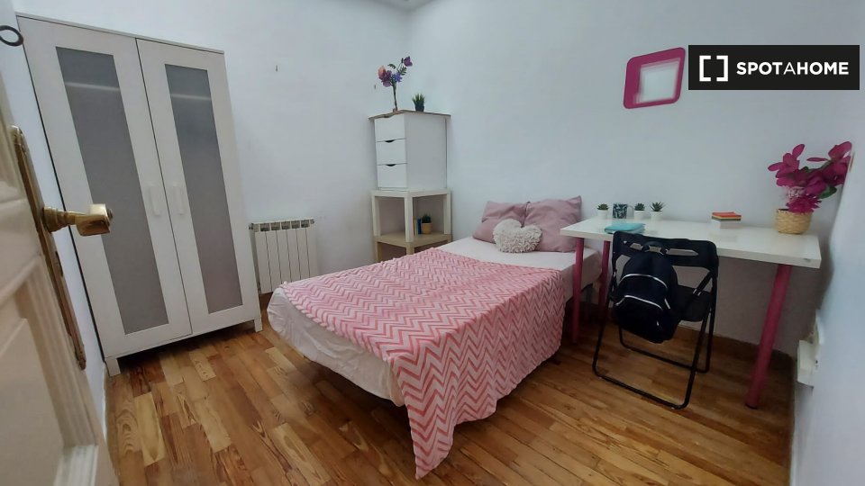 Double room Madrid, 7 beds, 180m² — photo 13