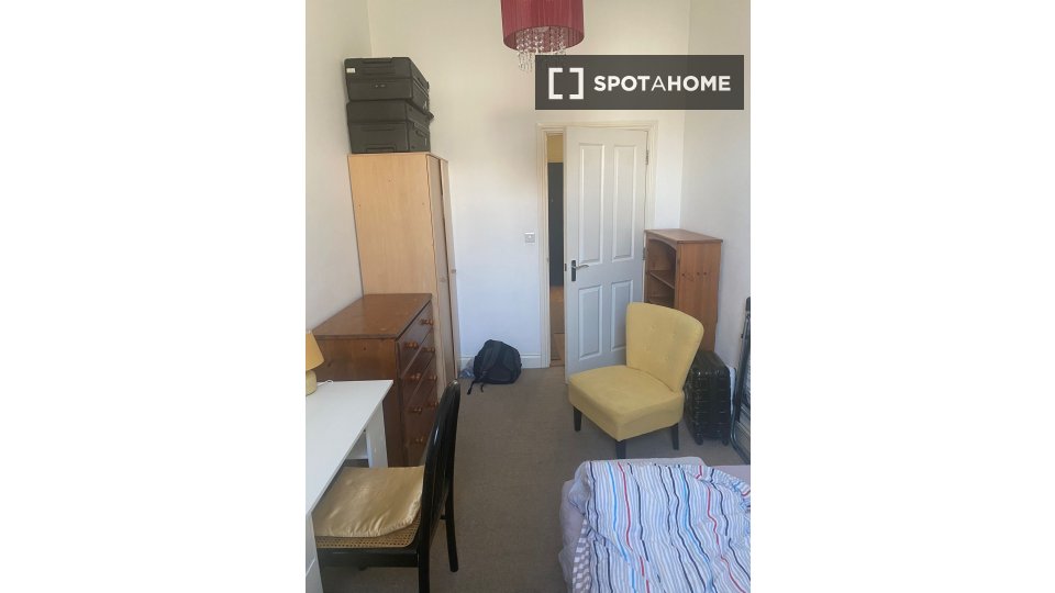 Double room London, 3 beds, 92m² — photo 2