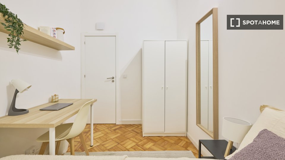Double room Lisbon, 11 beds — photo 40