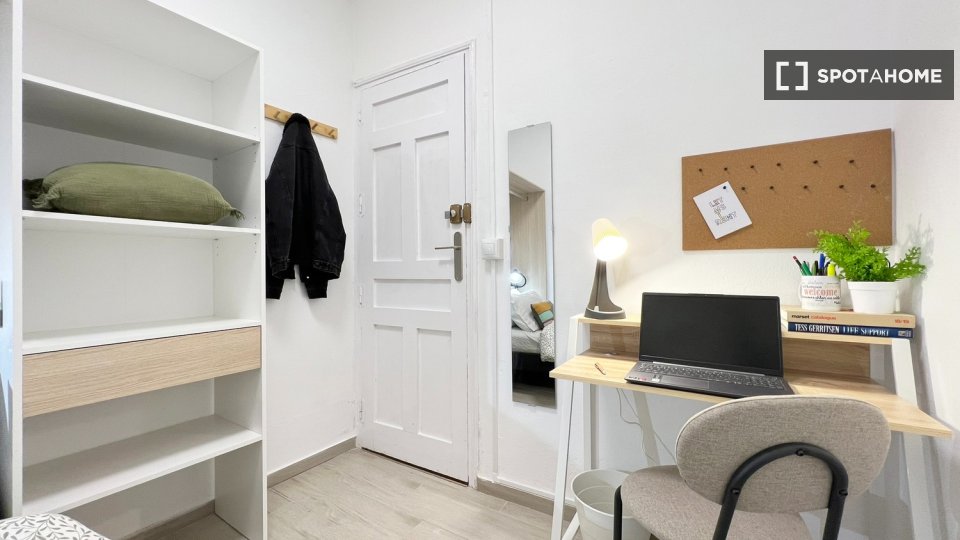 Double room Madrid, 6 beds — photo 2