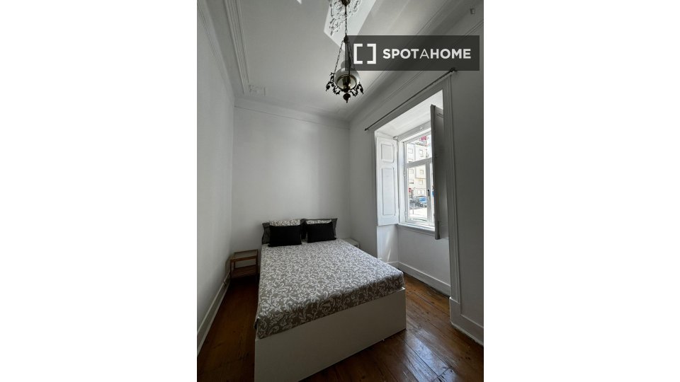Apartment Lisbon, 2 beds, 75m² — photo 12