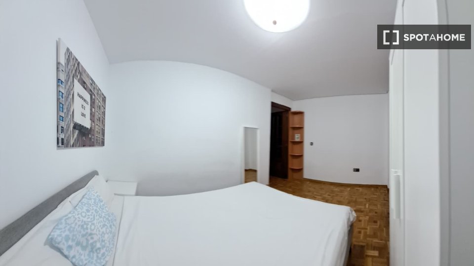Habitación en piso compartido de 6 habitaciones en La Roqueta, Valencia.