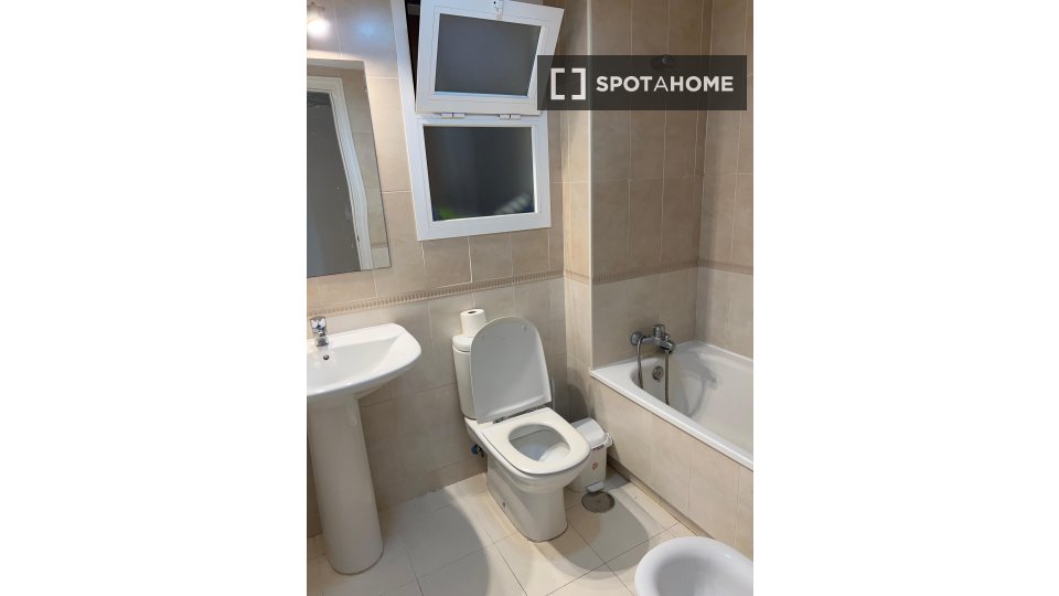 Double room Malaga, 3 beds, 150m² — photo 5