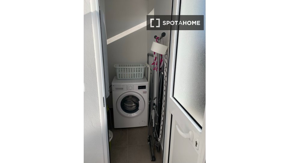 Double room Lisbon, 6 beds — photo 21