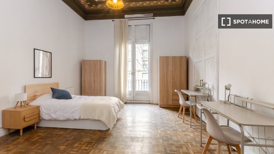 Double room Barcelona, 10 beds, 252m² — photo 11
