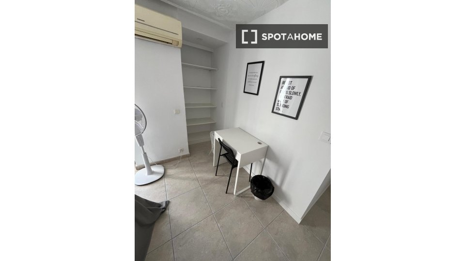 Double room Valencia, 4 beds, 100m² — photo 12