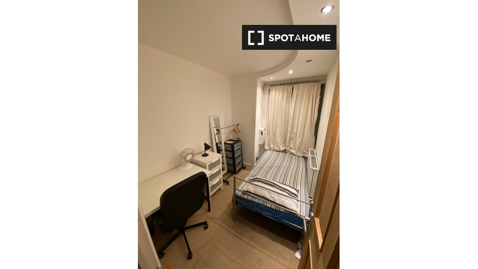 Double room London, 4 beds — photo 1