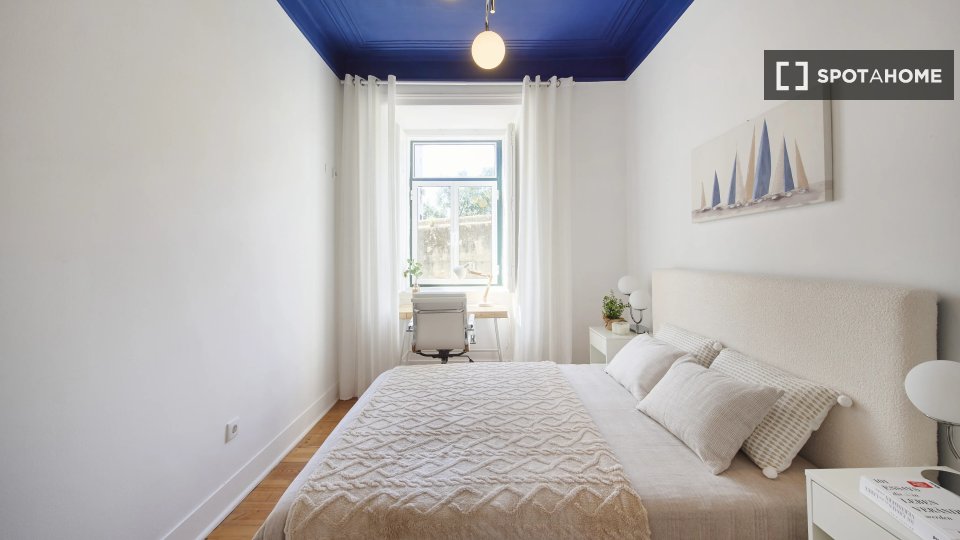 Double room Lisbon, 5 beds — photo 11