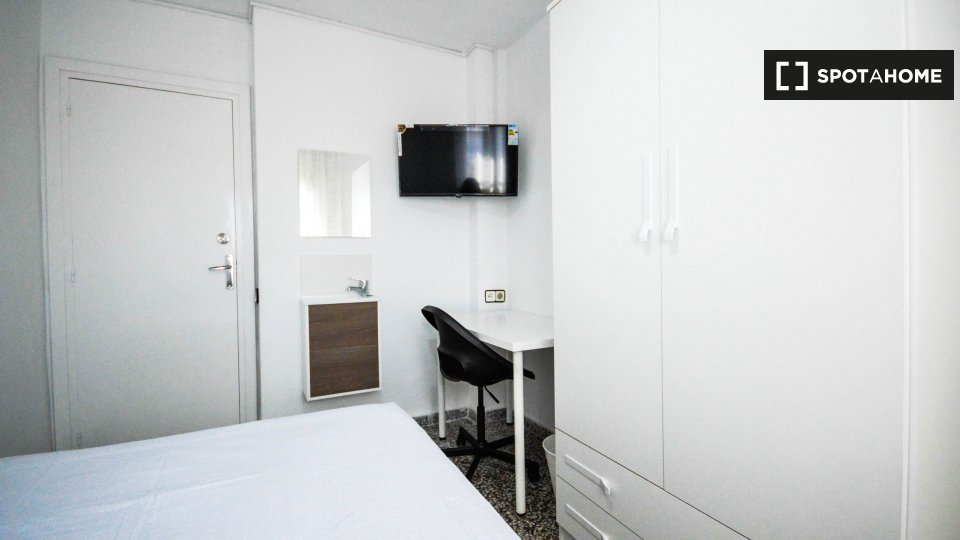 Apartment Valencia, 4 beds, 90m² — photo 5