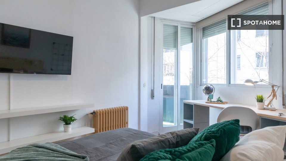 Double room Madrid, 5 beds, 120m² — photo 36