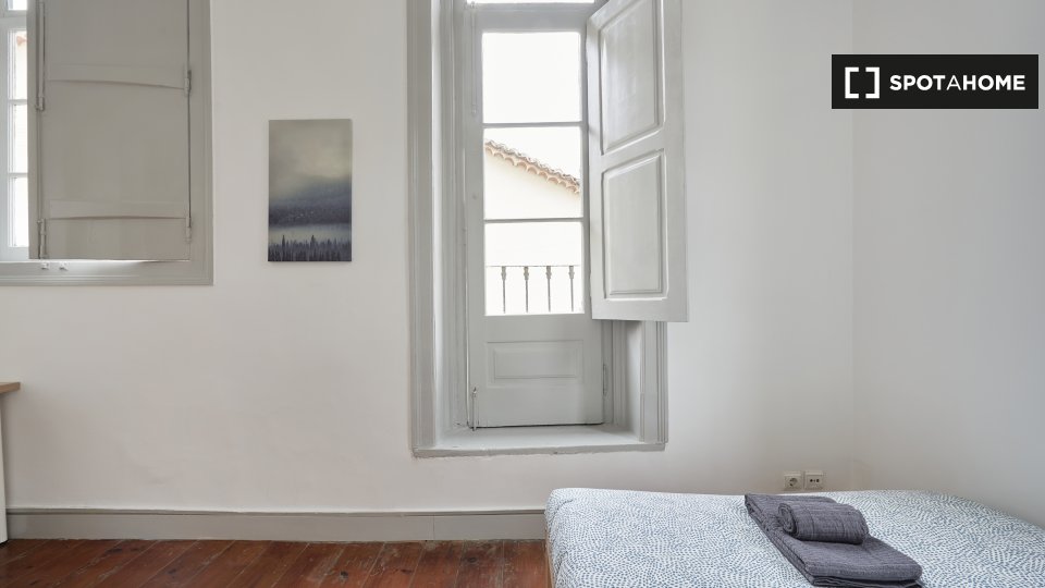 Double room Lisbon, 4 beds — photo 29