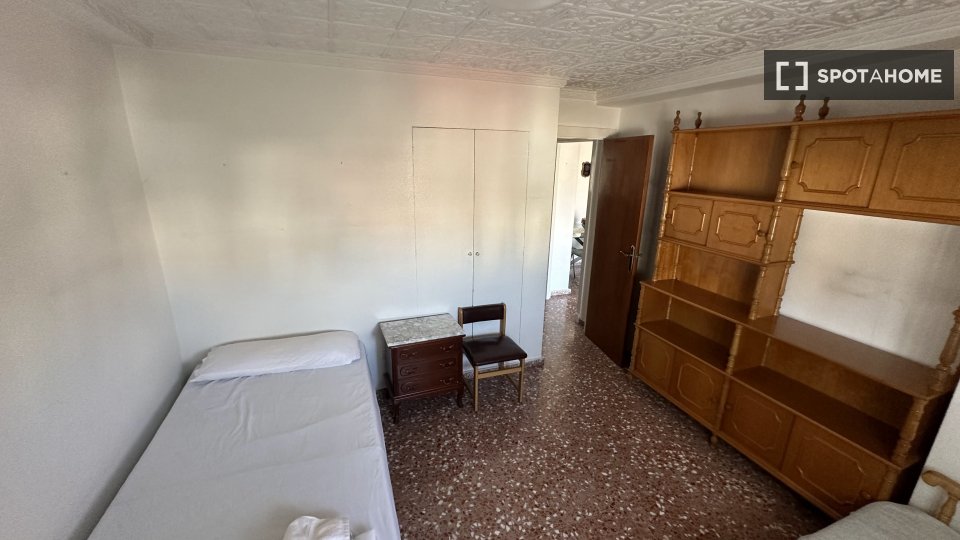 Habitación en piso compartido en alquiler en Cartagena.