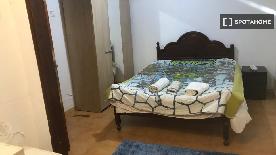 Double room Lisbon, 2 beds — photo 22